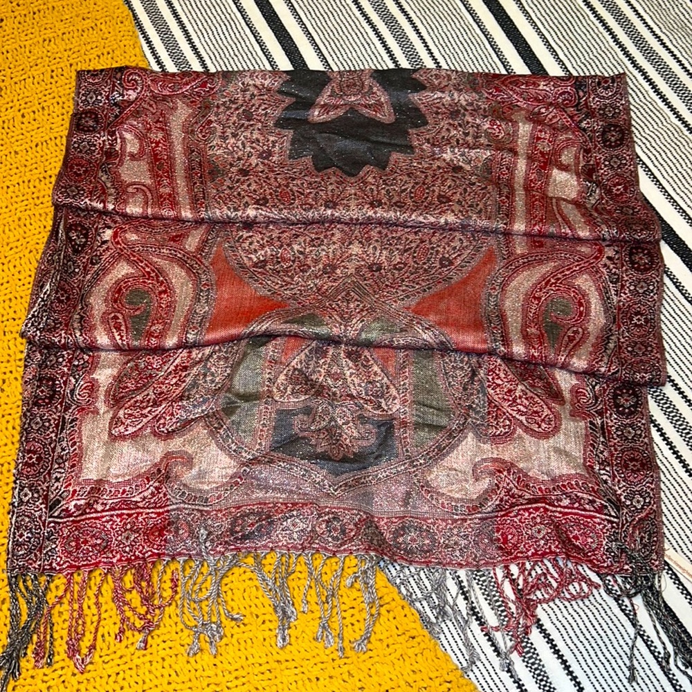 Beautiful scarf with metallic silver thread!